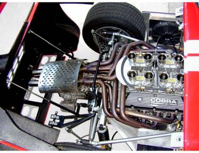 GT40 engine and pipes.jpg